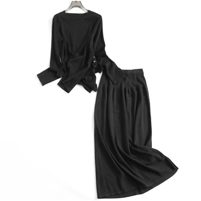 Трикотажный костюм с юбкой