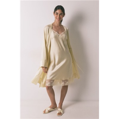Camisón corto satén y encaje amarillo