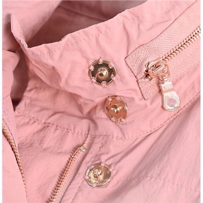 Тонкая ветровка с капюшоном