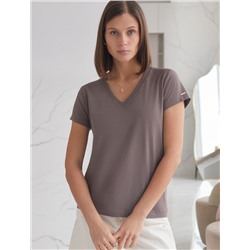 Базовая футболка из премиального хлопка с V образным вырезом