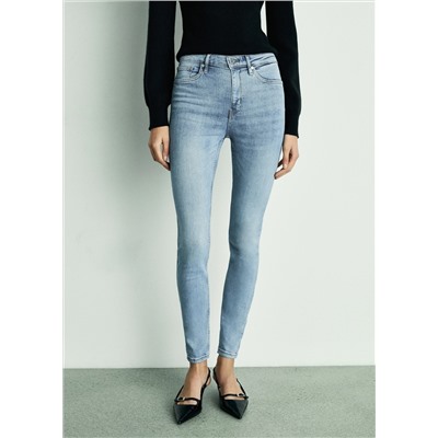 Jeans skinny tiro alto