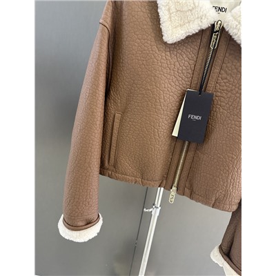 Fendi 2024 AW цельная импортная короткая куртка из немецкого меха с крокодиловым узором Оборудование и детали отлиты по индивидуальному заказу.