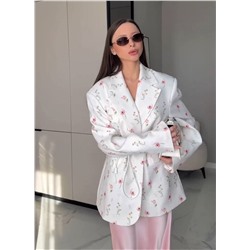 Симпатичный весенний пиджак