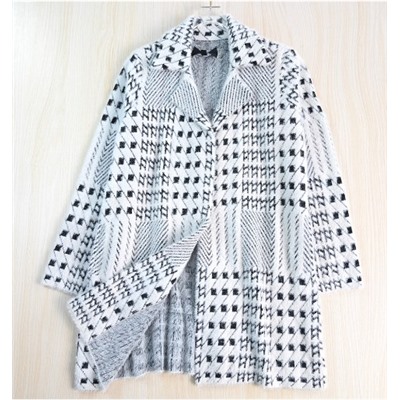 Женский мягкий трикотажный жакет с геометрическим узором