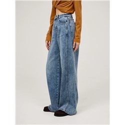 Джинсы с переведенными швами