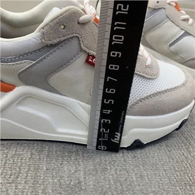 Женские кроссовки ЛЕВАЙ*С