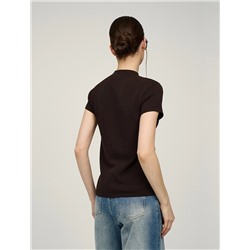 Коричневый джемпер с волнообразной застежкой