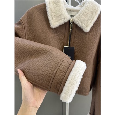 Fendi 2024 AW цельная импортная короткая куртка из немецкого меха с крокодиловым узором Оборудование и детали отлиты по индивидуальному заказу.