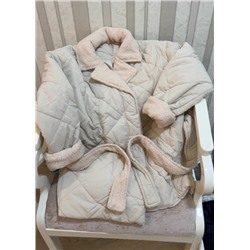 Женское короткое пальто с отворотами