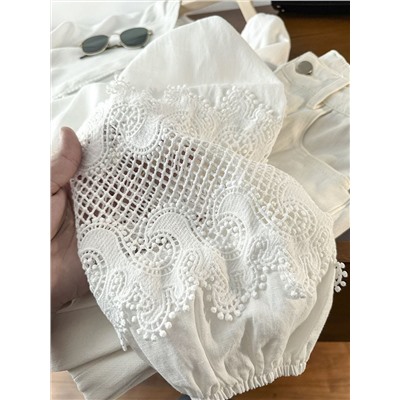 Женская лёгкая блузка с объемными рукавами с кружевной вставкой