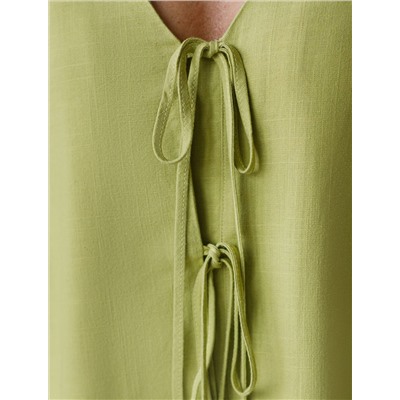 Укороченная свободная блузка с завязками и с V-вырезом изо льна с вискозой