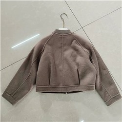 Zar*a   ♥️ шерстяной бомбер для девочек.. коллекция 2024✔️ один из моих самых любимых продавцов детской  одежды zar*a.. одежда приходит отличного качества, в большинстве случаев с оригинальными бирками 👕  ✅Цвет: на фото   ✅Материал: 50%шерсть; 50%полиэстер