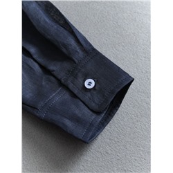 Женская прямая рубашка и белоснежные красивые брюки создают прекрасный комплект