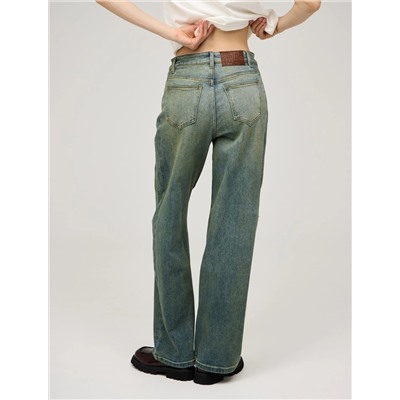 Синие зауженные джинсы с платком