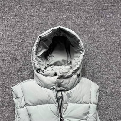 Стеганная женская жилетка  F&*F