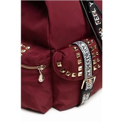 Mochila tachas y correas lettering