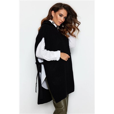 TRENDYOL MODEST Siyah Fermuarlı Yaka Yanları Bağlama Detaylı Triko Süveter TCTAW22UV0009