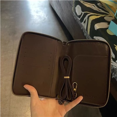 Для любителей СТАРБАК*С Многофункциональный держатель для паспорта, карточек и билетов.