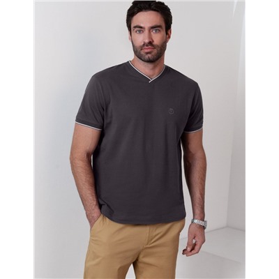 Футболка с V-вырезом из премиального хлопка с эластаном