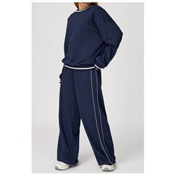 Легкий женский спортивный костюм