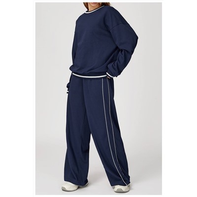 Легкий женский спортивный костюм