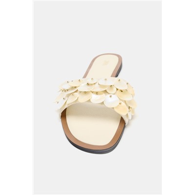 FLAT SANDALS WITH PEARLESCENT PIECES