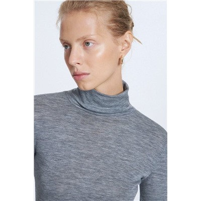 Тонкая шерстяная водолазка  ЛАЙ*М