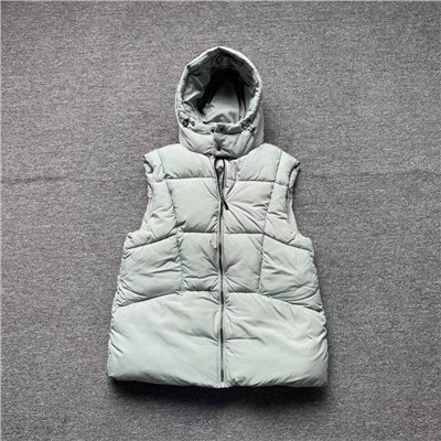 Стеганная женская жилетка  F&*F