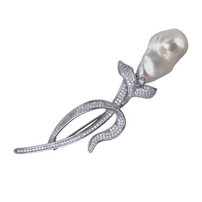 Брошь Барокко (жемчуг белый 16мм, белый фианит; покрытие родий), Есть комплект