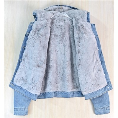 Удобная и теплая джинсовая куртка для осени и зимы.