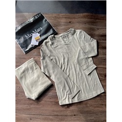 В комплекте бархатного термобелья используется недавно модернизированный импортный из Японии шелковый текстурированный бархат Efe в сочетании с тканью с жемчужным цветком, высокотехнологичным антибактериальным регенерированным волокном, высокоэффективным в подавлении бактерий и удалении клещей, значительно улучшающем среду одевания для людей, страдающих аллергией, и обеспечивающий более здоровое ощущение тела., 3 секунды быстрого нагрева, эффективная фиксация температуры, поэтому вы не чувствуете холода зимой; импортная шелковая ткань Efe сочетается с тканью из бисерного цветка, сохраняя превосходную воздухопроницаемость и влагопроницаемость бисерного цветка. ткань, сочетающая мягкость и восковую текстуру шелка Efe, теплая, благодаря научным пропорциям создается самая приятная для кожи и удобная ткань, а комфорт сравним с кашемиром; функциональная базовая и универсальная модель, приталенная версия H, тонкая и не привередлив, это одновременно теплая одежда и базовый слой А, который не набухает и позволяет легко его носить; 190 граммов технологии двусторонней чистки, чистка может поглощать влагу с кожи и преобразовывать ее в тепловую энергию, позволяя всему телу нагреваться равномерно, постоянно фиксируя температуру и обеспечивая ощущение постоянной температуры тела в течение 24 часов; он действительно достигает цели «устранения объема», «легкого и свободного», «неограниченного», «суперкомфортного» и « блокировка постоянной температуры».