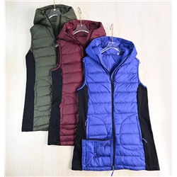 Легкий пуховый жилет средней длины из белого утиного пуха (90%) с капюшоном