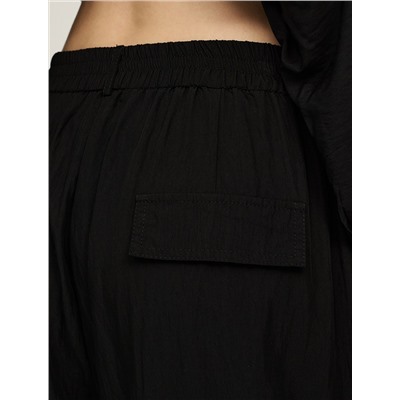 Черные брюки с вырезом ниже колена