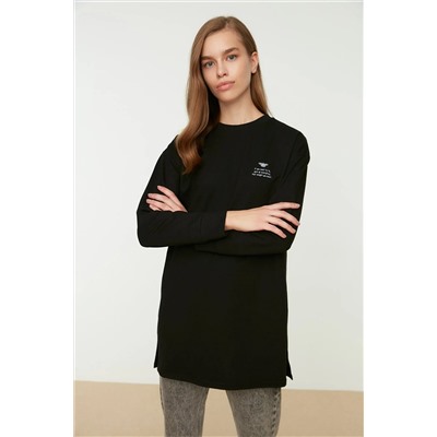 TRENDYOL MODEST Siyah Bisiklet Yaka Baskılı Yırtmaç Detaylı Örme Tunik TCTAW22UK0048