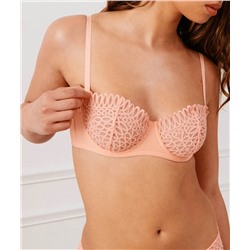 Sujetador de cesta con bordado