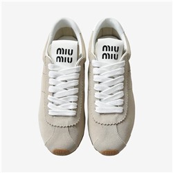 Mi*u Mi*u  👟  модные женские кроссовки в стиле ретро✔️  верхний слой выполнен из матовой коровьей кожи, подошва - износостойкая композитная резина.  Продавец указывает что отшиты из остатков оригинальных тканей✔️