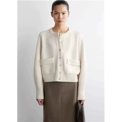 Утолщенный вязаный кардиган в непринужденном стиле