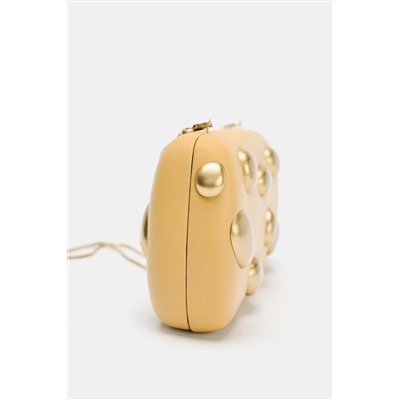 CLUTCH WITH METAL APPLIQUÉS