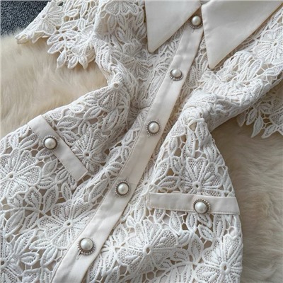 Красивое элегантное кружевное платье