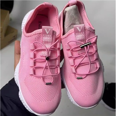 Легкие спортивные кроссовки