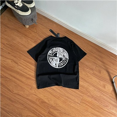 Футболка с принтом на спине