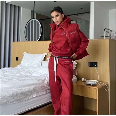 Костюм тройка