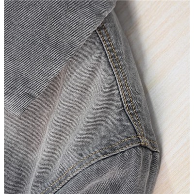 Куртка из выстиранного и потертого денима из хлопка