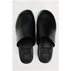 STUDDED CLOGS