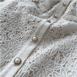 Красивое элегантное кружевное платье