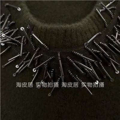 Экстравагантный  свитер с декоративной бахромой из бисера Н*М