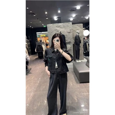 Женская джинсовая куртка с принтом в виде граффити