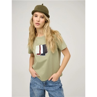 Зеленая футболка "Отрезки ткани"