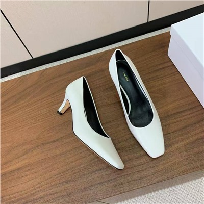 Лаконичные туфли-лодочки  ЗЕ РО*У