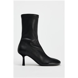 SOFT LEATHER ANKLE BOOTS